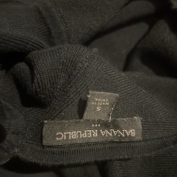 Keyhole Black Turtle Neck Sweater - Picture 5 of 9